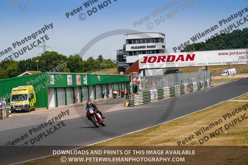 Vintage motorcycle club;eventdigitalimages;mallory park;mallory park trackday photographs;no limits trackdays;peter wileman photography;trackday digital images;trackday photos;vmcc festival 1000 bikes photographs